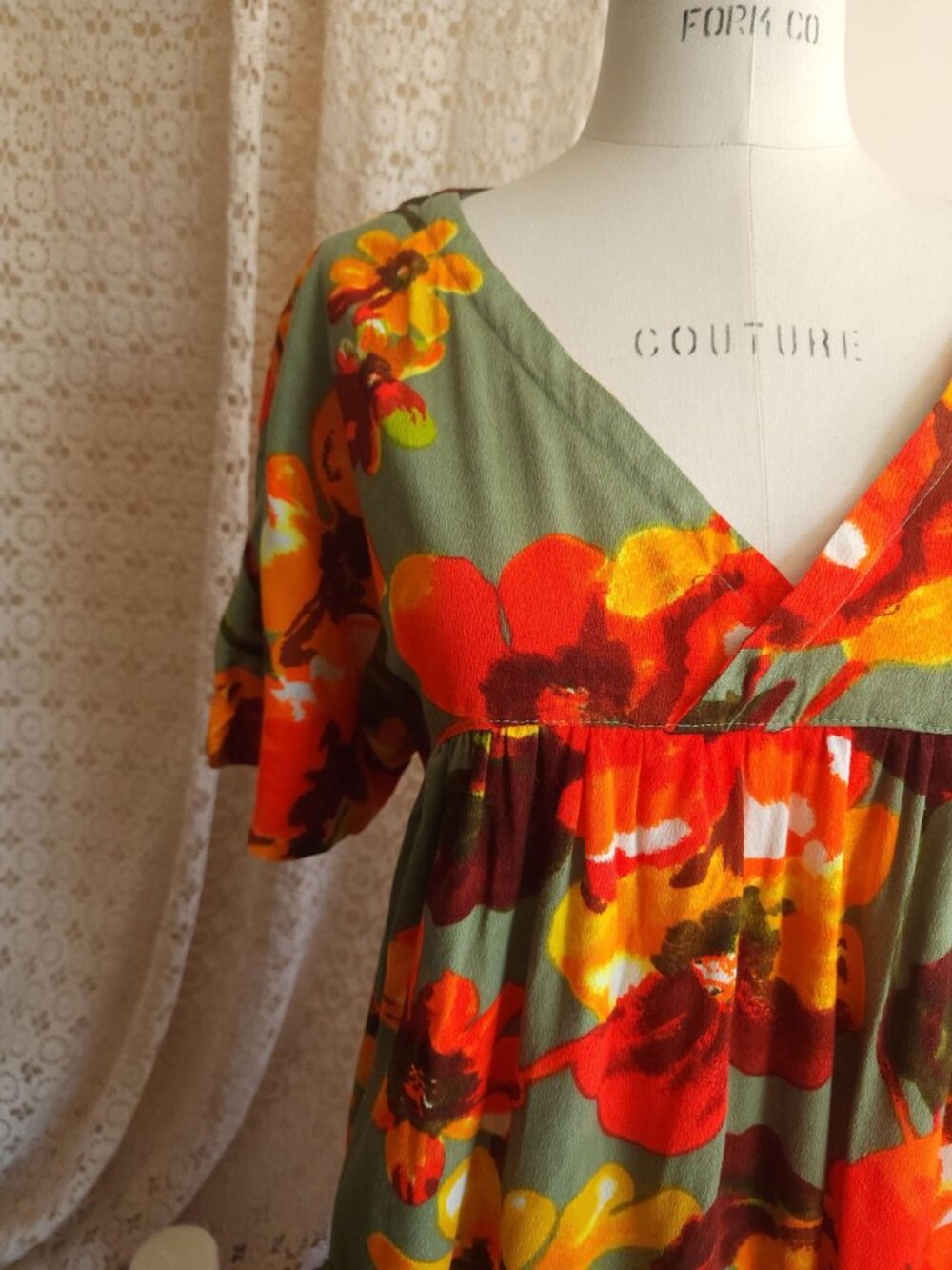 Vintage 1960s Dress with Pockets, Volup Tiki Style Hawaiian Floral Print Mumu in - Picture 5 of 13